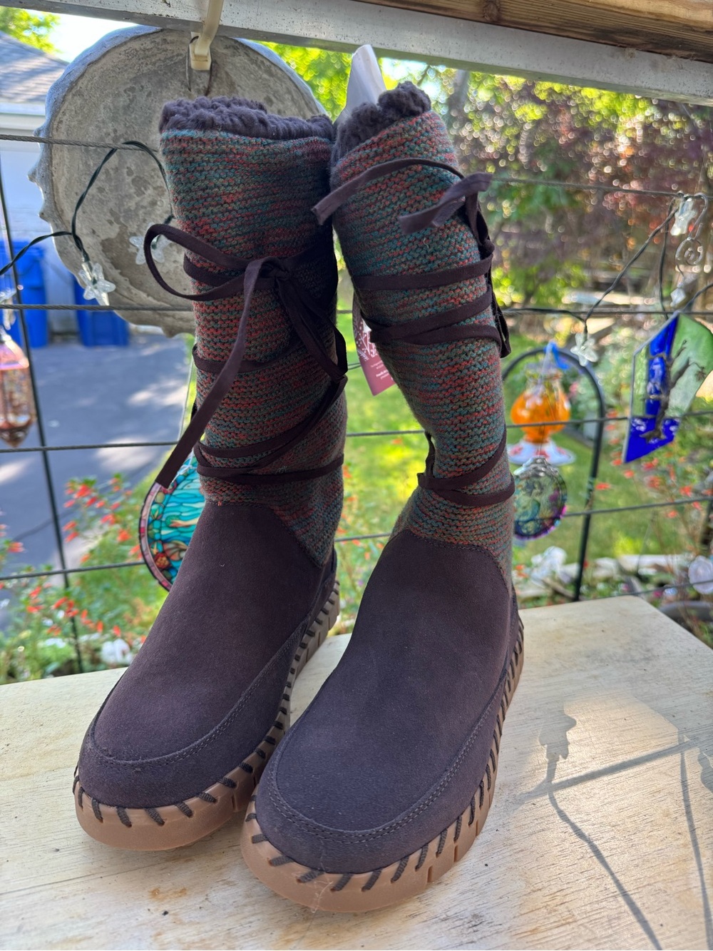 Mukluk winter boots. NWT waterproof suede upper faux fur lining size 8